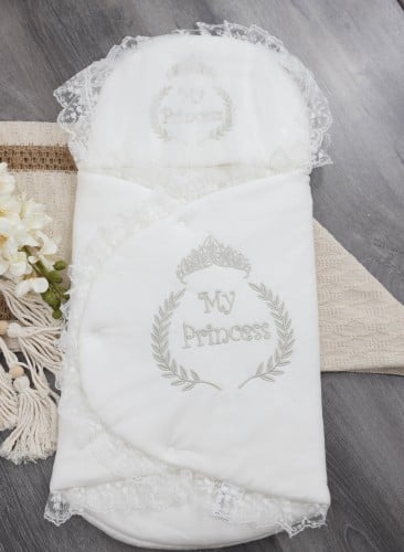 مدس مواليد مزين بالدانتيل مع تطريز