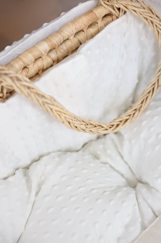 مهد مواليد (سلة موسى) لون سكري + قاعدة