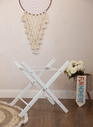 مهد مواليد (سلة موسى) + قاعدة لون ابيض