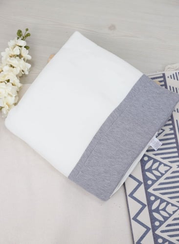 بطانية ومدس مواليد مع شريط مربوط