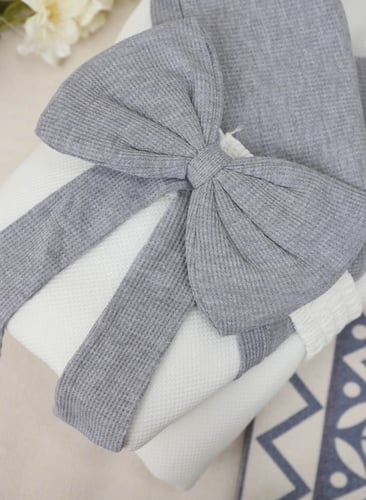 بطانية ومدس مواليد مع شريط مربوط