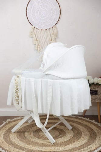 مهد مواليد (سلة موسى) لون ابيض + قاعدة