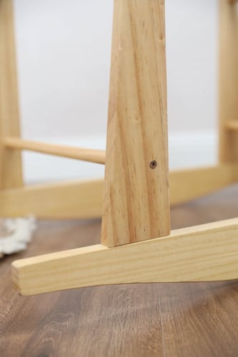 مهد مواليد (سلة موسى) + قاعدة لون خشبي