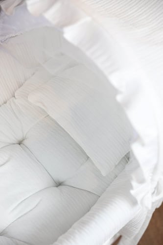 مهد مواليد (سلة موسى) لون ابيض + قاعدة