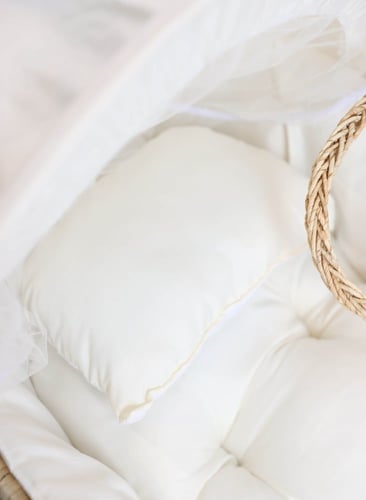 مهد مواليد (سلة موسى) + قاعدة لون خشبي