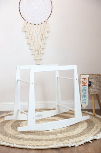 مهد مواليد (سلة موسى) + قاعدة لون ابيض