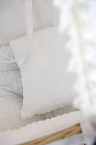 مهد مواليد (سلة موسى) لون ابيض + قاعدة