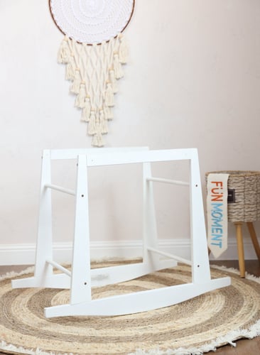 مهد مواليد (سلة موسى) + قاعدة هزاز ابيض