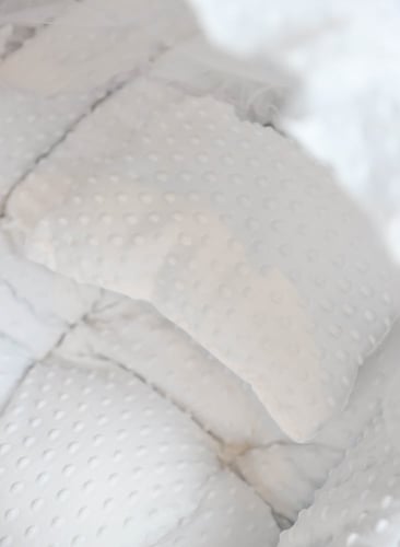 مهد مواليد (سلة موسى) ابيض + قاعدة ابيض