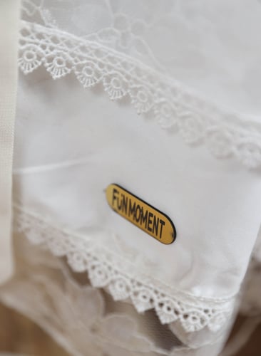 مهد مواليد (سلة موسى) + قاعدة هزاز ابيض