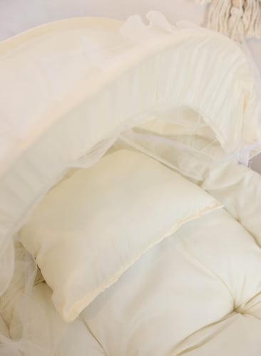 مهد مواليد (سلة موسى) ابيض + قاعدة خشبي