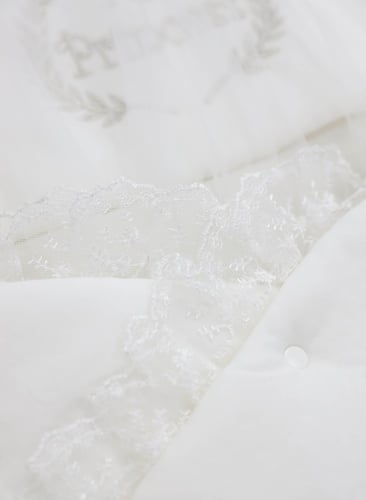 مدس مواليد مزين بالدانتيل مع تطريز