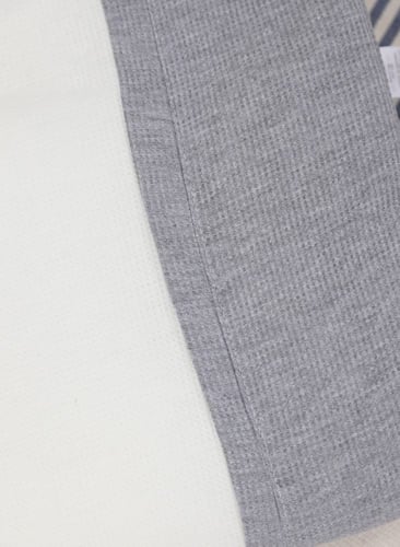 بطانية ومدس مواليد مع شريط مربوط