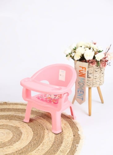 كرسي بلاستيك للأطفال مع حامل طعام مع مكان مخصص للأ...