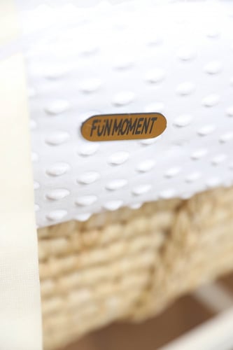 مهد مواليد (سلة موسى) لون ابيض + قاعدة