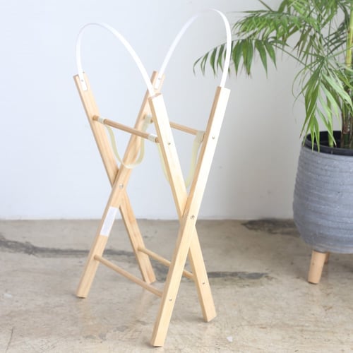 مهد مواليد (سلة موسى) لون ابيض + قاعدة