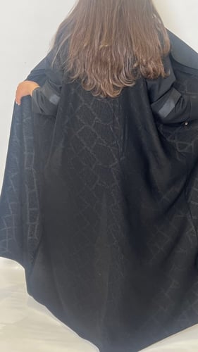 عباية روزا كلوش قماش شكيرا مع تدخيلة قماش تفته