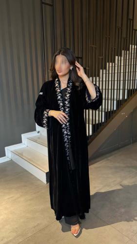 عبايه مخمل تطريز كلفه كم وامام