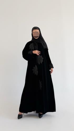 عباية شتوية فخمة بتصميم وردة