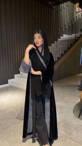 عبايه مخمل ريتاج
