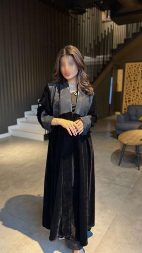 عبايه مخمل مع جاكار صدر وكم