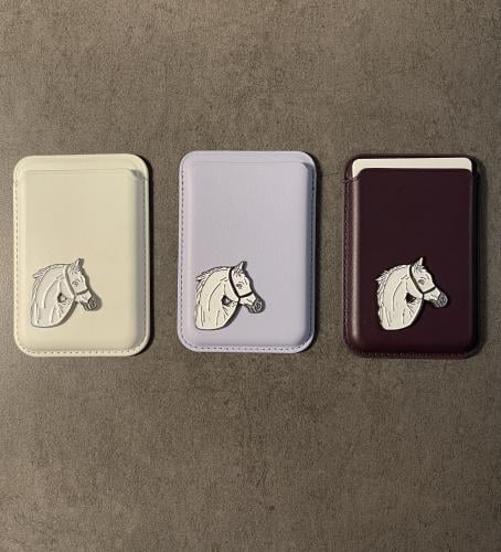 حامل بطاقات حصان ابيض