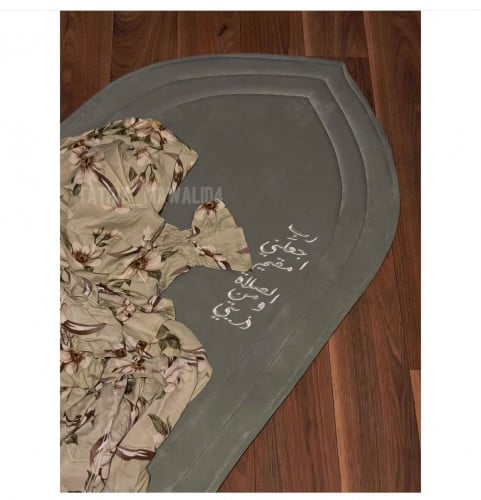 سجادة وشرشف منقوش