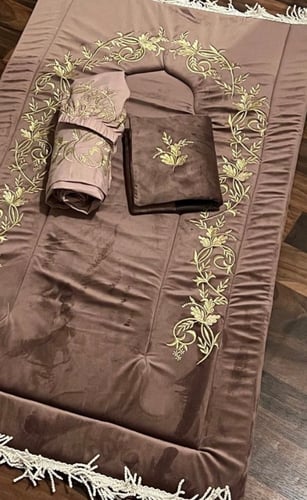 طقم اسفنج مطرزة