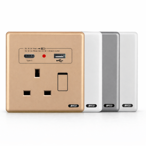 فيش 13 أمبير مع منفذ USB + Type-C سادة ماركة بفكو
