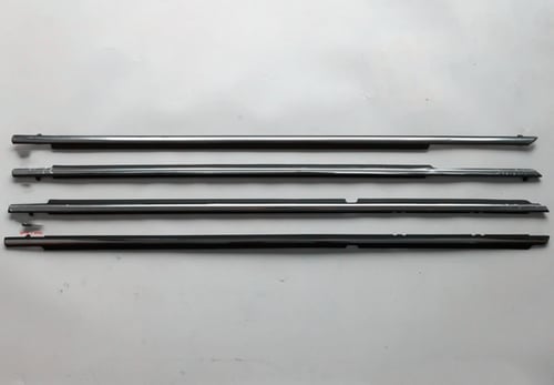 طقم مسطرة زجاج الابواب كروم تويوتا - كامري - اوريو...