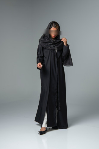 طرحة سوداء مخططة