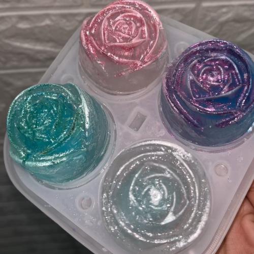 قالب ثلج الوردات الأربع