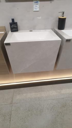 مغسلة تعليق بورسلان OS185 حوض ليزر مقاس 45 سم لون...