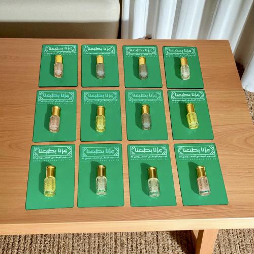 كروت توزيعات خشبية خضراء – 12 قطعة