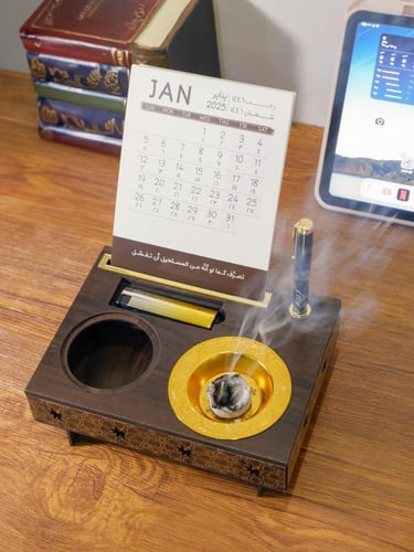 ستاند مكتبي مع تقويم للعام الميلادي 2026