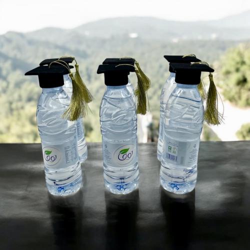 قبعات ميني للتخرج – 6 قطع لتزيين علب الماء