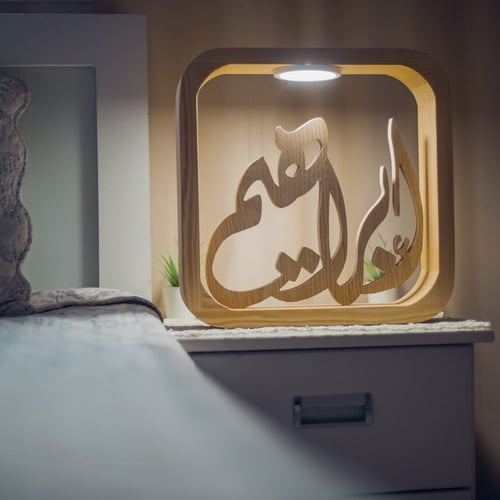 تحفة أبجورة مضيئة