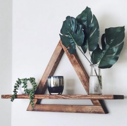 رف خشبي ريفي مثلث