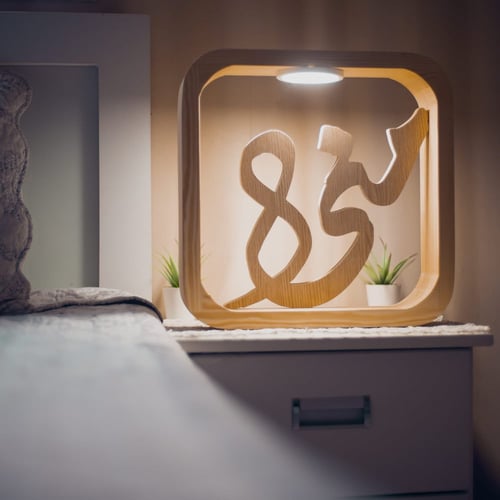 تحفة أبجورة مضيئة