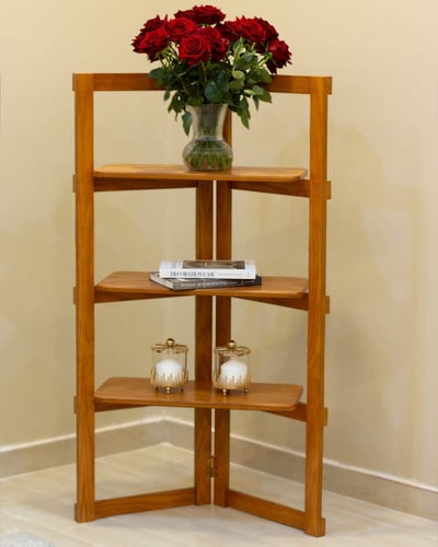 رف خشبي أنيق ومبتكر