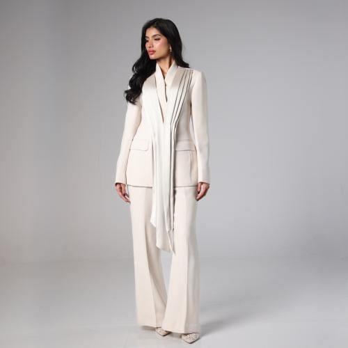 طقم بدلة باللون اللؤلؤي العاجي بياقتين طويلة منسدل...