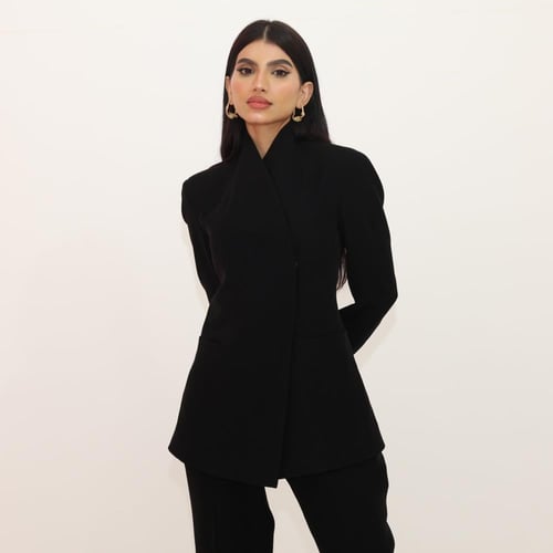 طقم بدلة بتصميم جاكيت مغلق من الجانب بقصة منحنية و...