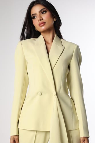 طقم بدلة بتصميم جاكيت مزدوج بذيل منسدل بلون الزبدة...