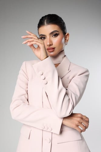 طقم بدلة بالوردي البارد بتصميم جاكيت مائل بثلاثة أ...