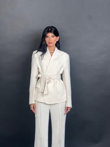 طقم بدلة بلون اللؤلؤ بحزام على الخصر مع أكمام من أ...