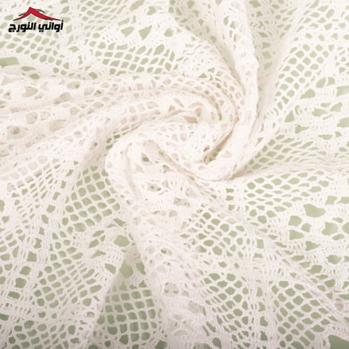 مفرش طاولة دانتيل أبيض