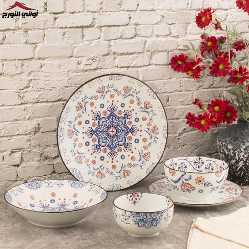 صحن أزرق وأحمر مزخرف