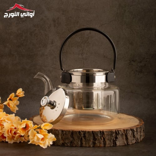 أبريق زجاجي شفاف بمسكة سوداء