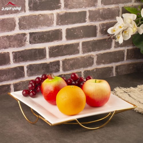 صحن سيراميك ابيض مربع بقاعدة