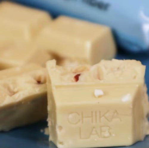 الواح وايت شوكلت بالكورن فلكس والبندق ..عالي البرو...